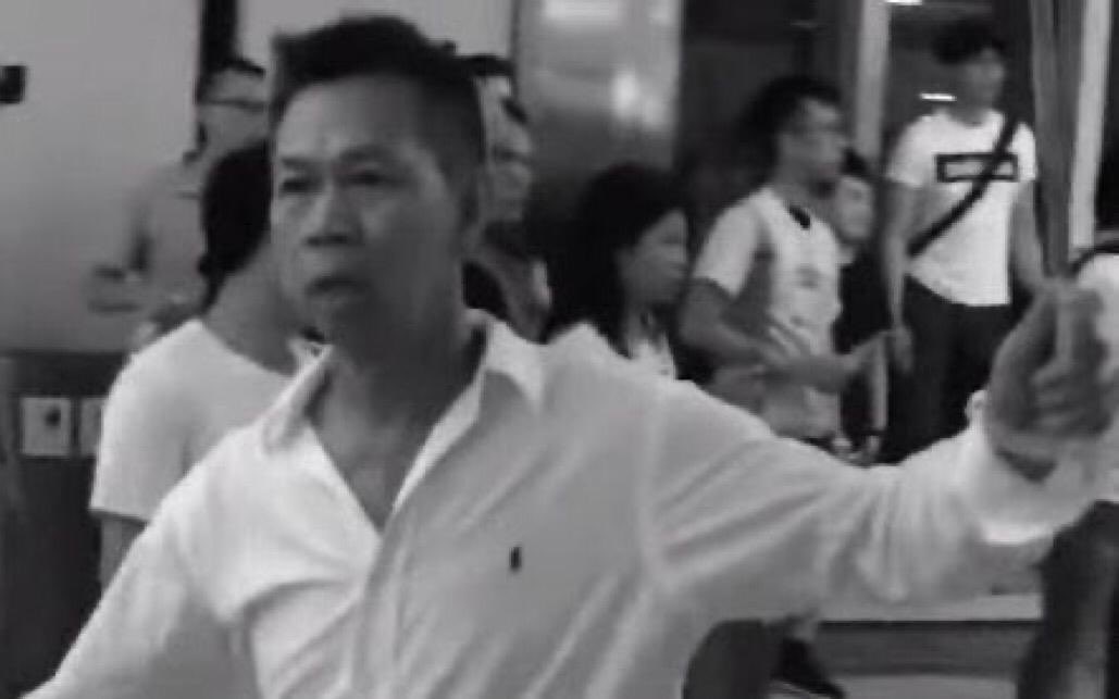 MsFarahLondon's tweet photo. Why is #Cambridge becoming a refuge for criminals, this man Stephen Ng, has violated #HumanRights in Hong Kong and played part in beating innocent civilians on 7/21 @pritipatel kick him out or arrest him @BorisJohnson #StandWithHongKong #stand4hongkong https://t.co/qjiVmMdR1M