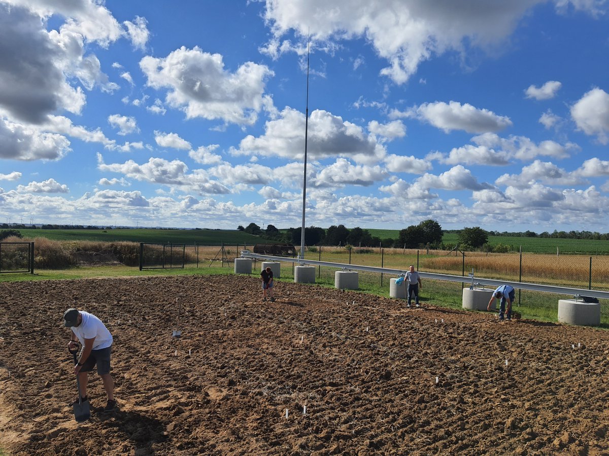 krumensenke's tweet photo. Last time “hands-on” to finish soil manipulation for our pilot experiment (#Krumensenke, #ZALF, #Brandenburg). A big thank you to everyone for their hard work! https://t.co/GdWTwzNSaD