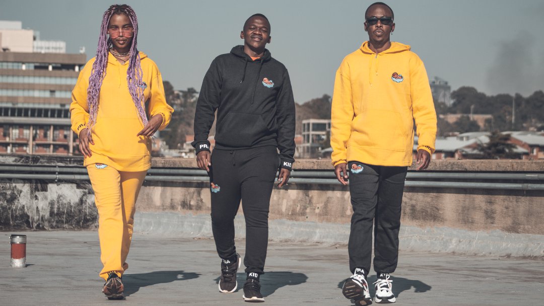 PraiseTheKid_ZA's tweet photo. Praise The Kid winter drip OUT NOW!!
📸 : designesbytsipa
Models : @praisethekid_za, @Asi_Manyaapelo, bontle.don.t_g.a.f https://t.co/p8NQv0cXiI