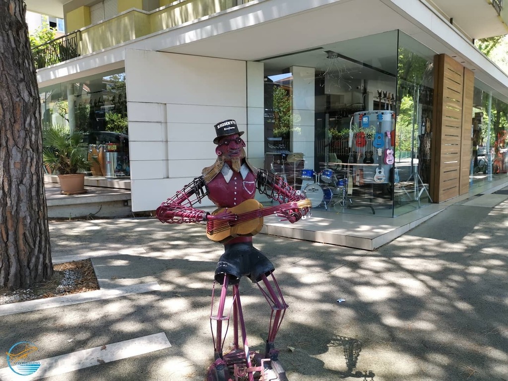 On Tour in Riccione 🚴‍♂️

#wr1 #riccione #riccionediegrueneperlederadria #sottoilsolediriccione #estate2020 #riccionereisenschien #cityreisebüroschien