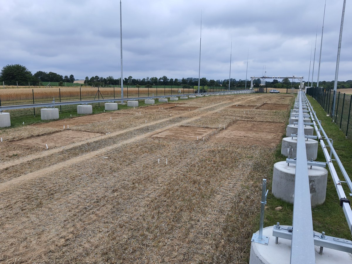 krumensenke's tweet photo. Last time “hands-on” to finish soil manipulation for our pilot experiment (#Krumensenke, #ZALF, #Brandenburg). A big thank you to everyone for their hard work! https://t.co/GdWTwzNSaD