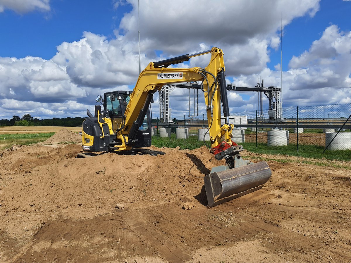krumensenke's tweet photo. Last time “hands-on” to finish soil manipulation for our pilot experiment (#Krumensenke, #ZALF, #Brandenburg). A big thank you to everyone for their hard work! https://t.co/GdWTwzNSaD