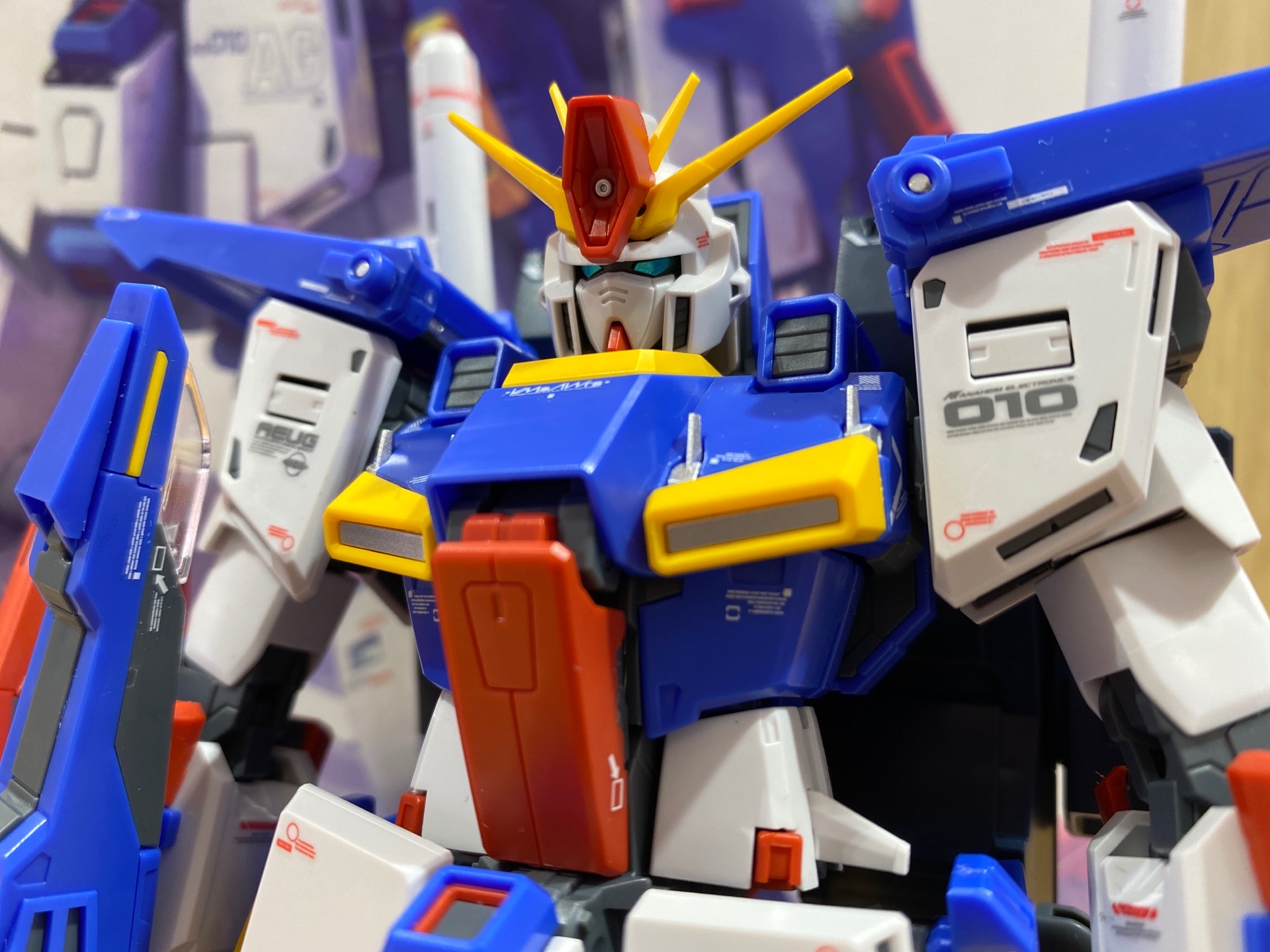 The Gundam Base おすすめガンプラ ガンダムベース福岡から本日おすすめするのはこちら Mg 1 100 ダブルゼータガンダムver Ka です 変形ギミックの再現だけでなく 非常にリーチの長いハイパービームサーベル等見どころ満載 4連休のこの機会は