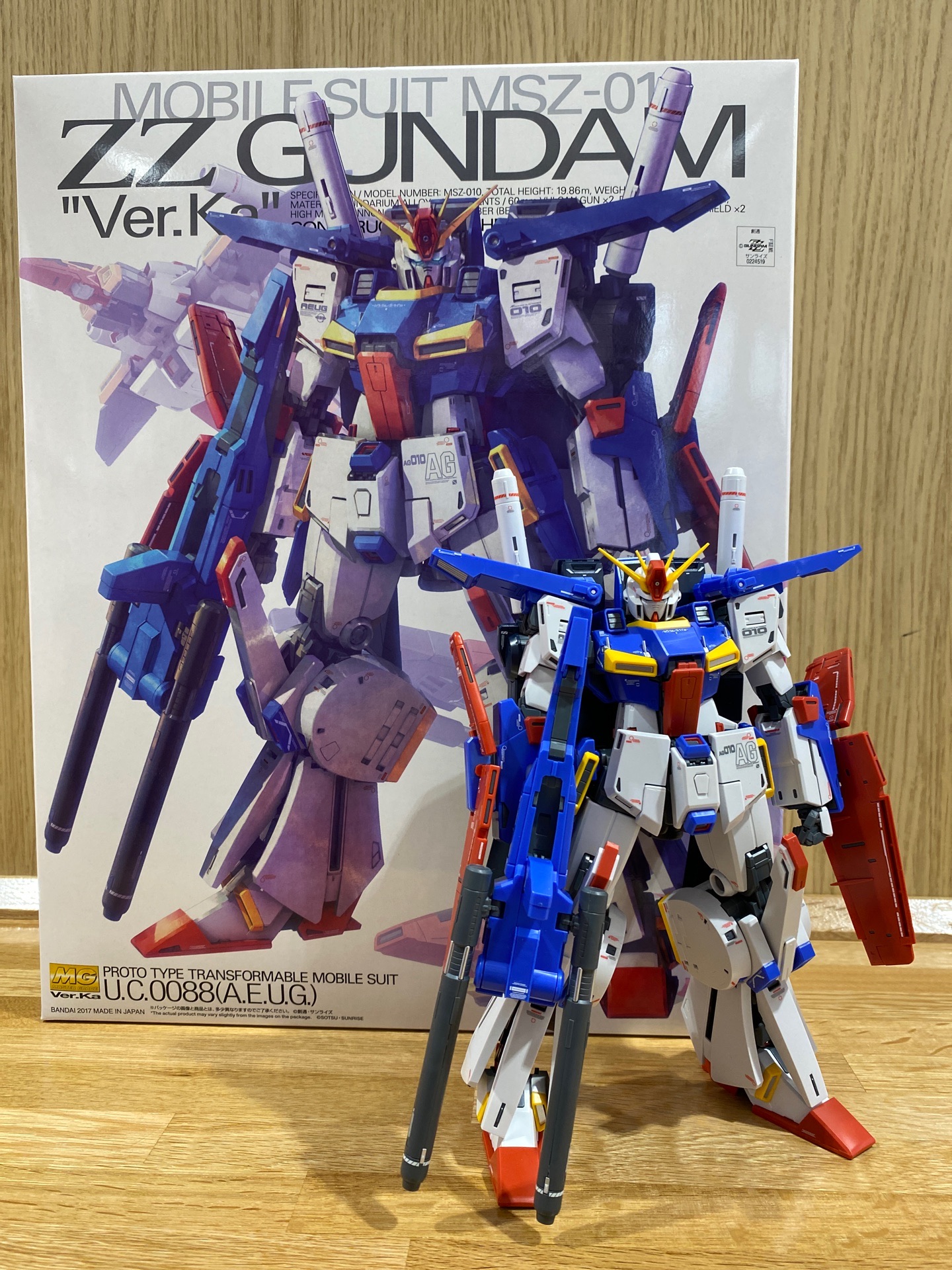 The Gundam Base おすすめガンプラ ガンダムベース福岡から本日おすすめするのはこちら Mg 1 100 ダブルゼータガンダムver Ka です 変形ギミックの再現だけでなく 非常にリーチの長いハイパービームサーベル等見どころ満載 4連休のこの機会は