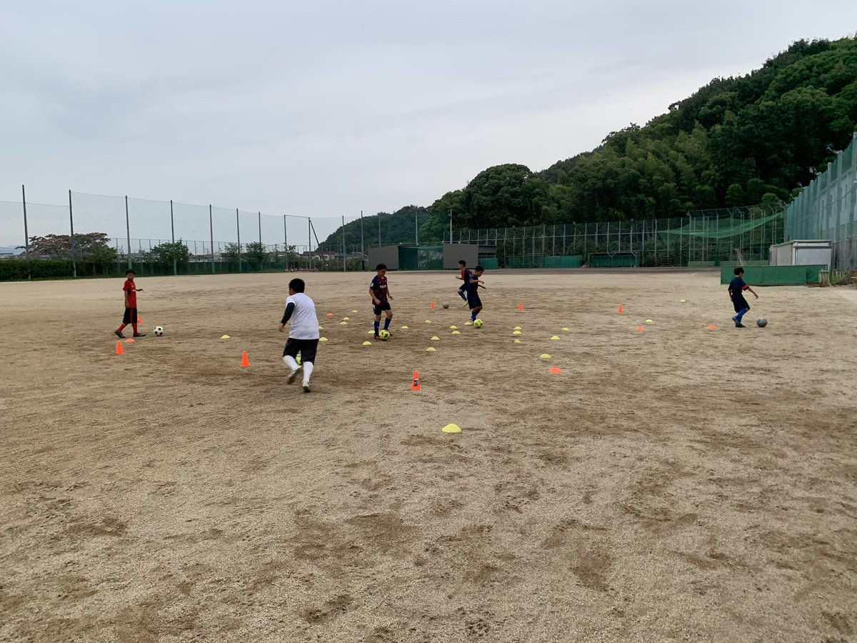 EffortSchool's tweet photo. 活動日誌を更新しました。
https://t.co/MqxcR9uOo9

#サッカー
#松山市
#サッカースクール
#エフォート
#松山城南高校
#ドリブル
#1対1 
#キック https://t.co/Kz6ojx49CW