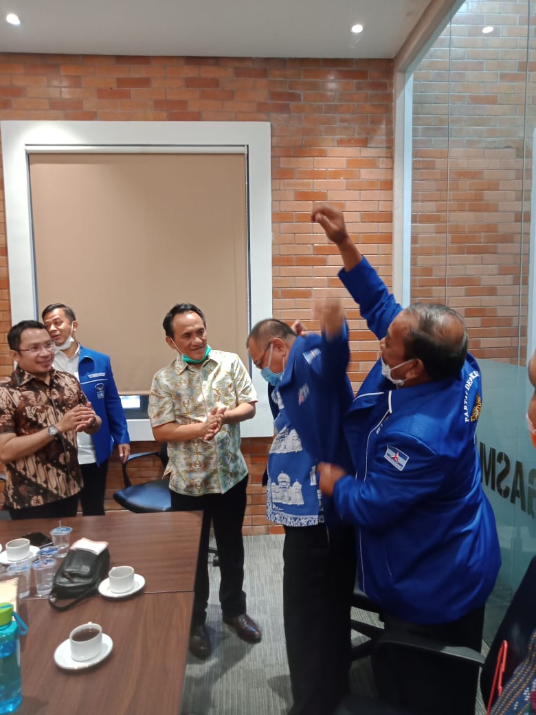 Andiarief__'s tweet photo. Pilkada Kota Medan 2020, Sah.. Koalisi Rakyat (Demokrat-PKS) menghadapi koalisi raksasa pendukung Mantu Pak Presiden Jokowi. https://t.co/KWrrl4tpis