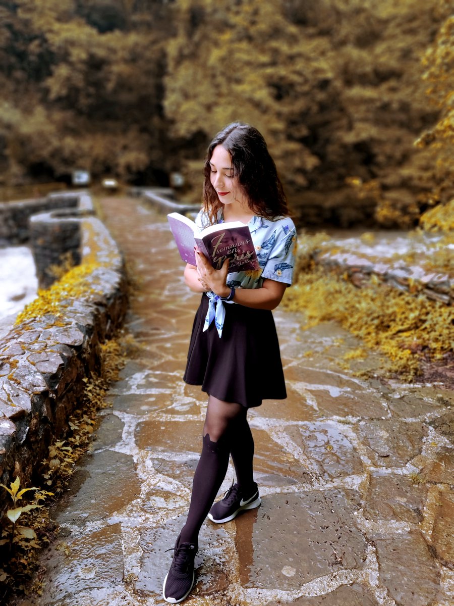PaulaGallegoDH's tweet photo. ¡Hola!🌷Me llamo Paula Gallego y soy escritora, filóloga y maestra. Me gusta compartir mi proceso de escritura, mis ilustraciones y los cortometrajes que dirijo. También subo fotos de mi gata.
🌻Esta es mi web de autora: https://t.co/C0vmYdmwtR
🌹Y estas del hilo son mis novelas: https://t.co/OzMwB7rzzw