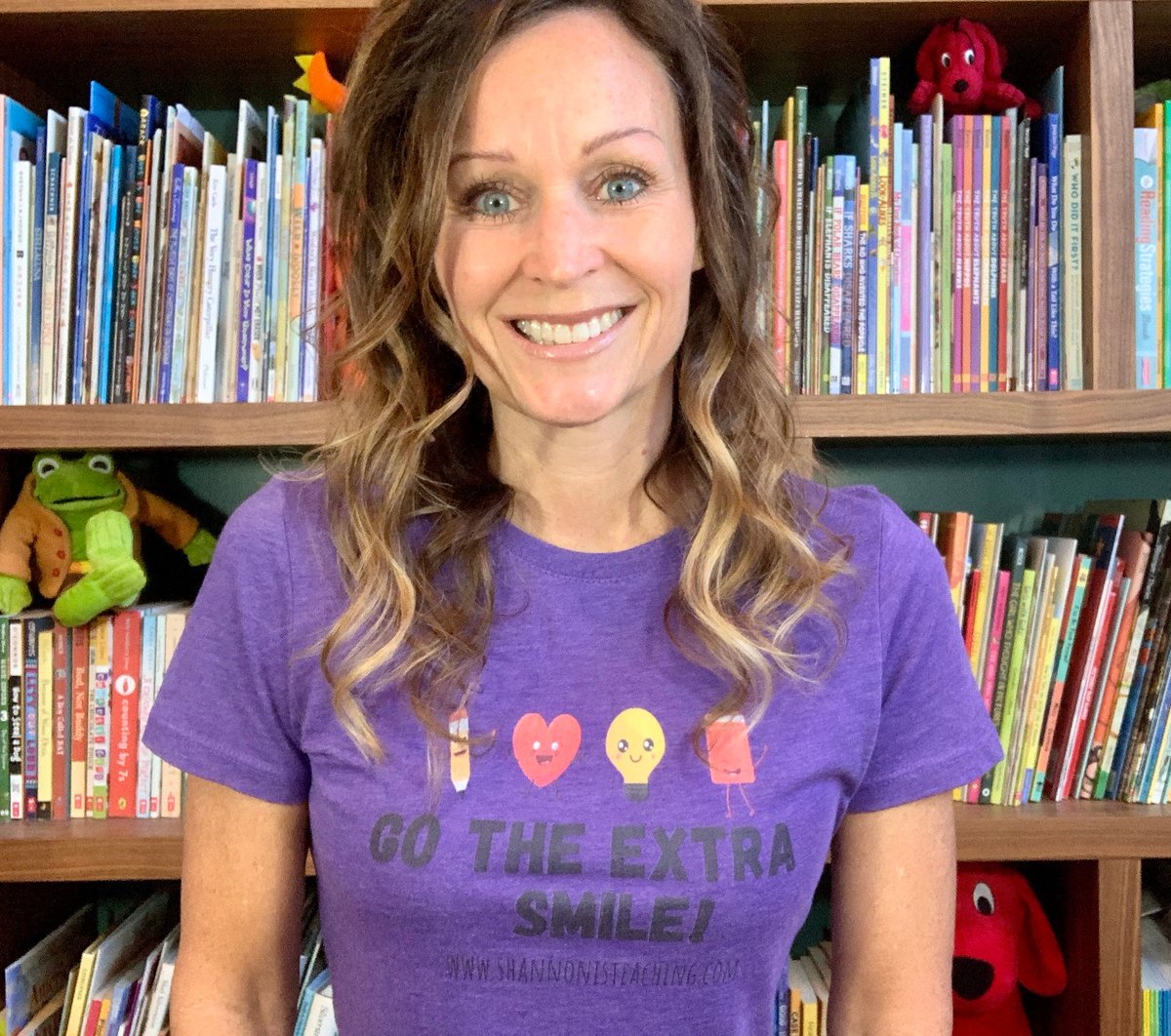 Shannonteaches's tweet photo. The publisher of both of my books for teachers,
@PiecesOLearning, said if 50 people follow and retweet, he’ll do a 5 book #giveway for “Go the Extra Smile!” We'll pick winners August 1st! Yay!😊
I pray this book will inspire you during these very tough times for teachers.❤️ https://t.co/GUexdOibtx
