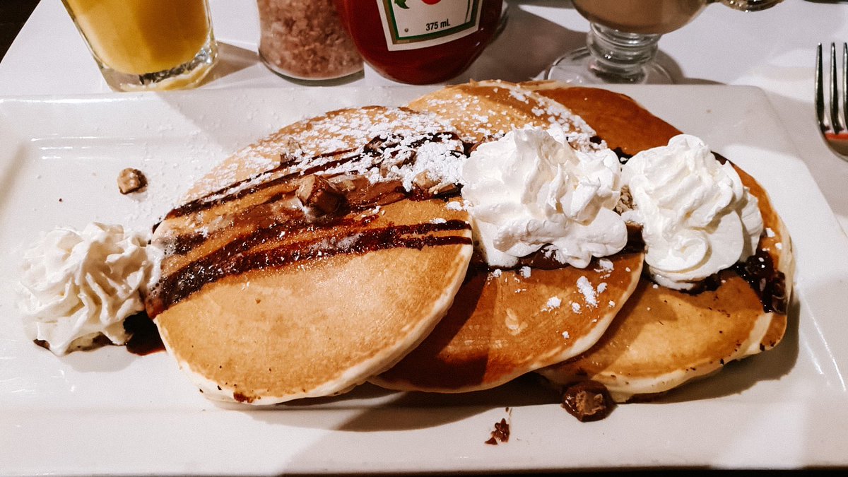 Happy Friday guys! What’s your favourite pancakes topping? #breakfast #londonfoodie #pancakes