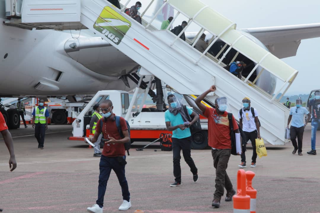UgandaMFA's tweet photo. #MoFAUpdate - IN PICTURES:
Arrival of 167 Ugandans and legal residents @EntebbeAirport aboard a #Qatar Airways plane.
#MOFAdelivers #WelcomeHomeUG #StaySafeUG #COVID19 https://t.co/VC4uxxigsm