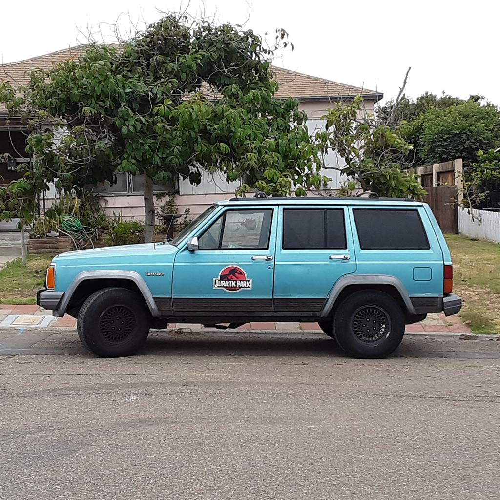 PJQuezada1's tweet photo. A cosplay car.
#ComicConAtHome #ComicConAtHome2020 #JurassicPark #car #cosplaycar #JurassicParkCar https://t.co/DPDh36g7wb