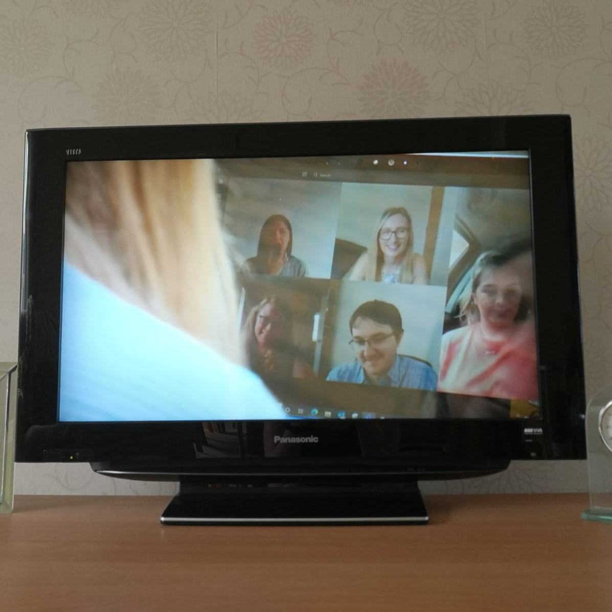 harveyandhugo's tweet photo. This week we've been mostly talking #WorkingFromHome on @ITVtynetees news! #WereFamous #MamWereOnTheTelly #ThePack https://t.co/QfgxBNfCrk