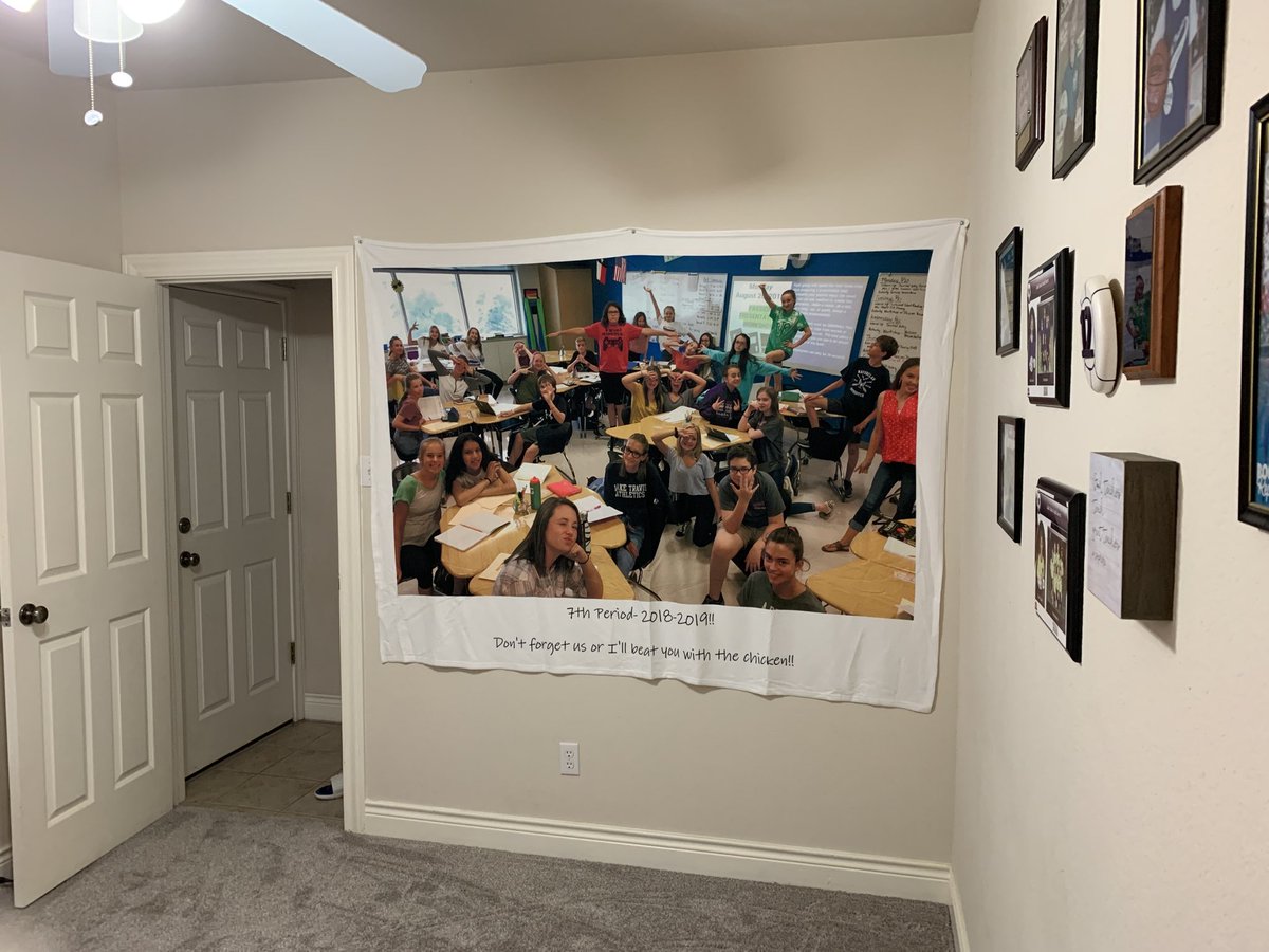 kristaeaton23's tweet photo. EATON ELA — Setting up my home office for the start of the 2020 school year. Since we will be remote to start the year, I wanted to have something that made me feel surrounded by students. This priceless gift from my 7th period class 2018/19 did the trick!!!
#MISSTHISCLASS🥰 https://t.co/QblPWsa3bL