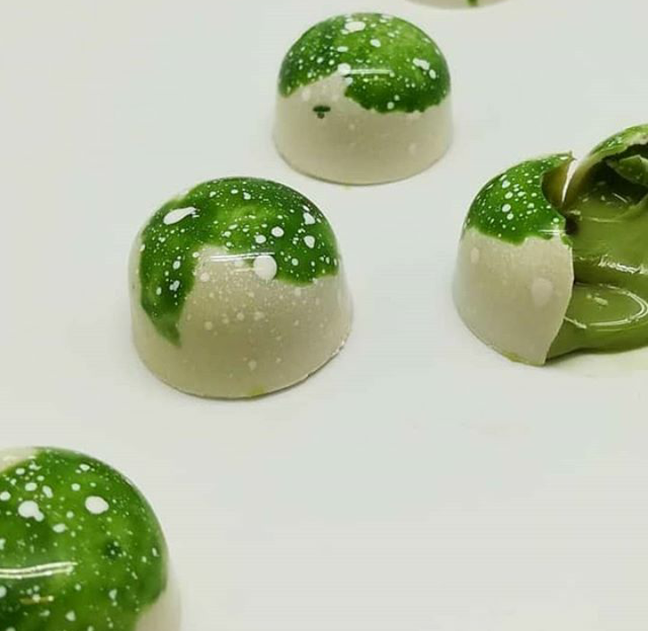 EuropeanQF's tweet photo. Chocolatiers 
Develop your unique flavour with the taste of the sea to Wow the palate! The creation possibilities are delicious!
With the gorgeous deep green of #planctonmarino powder you will add a uniqueness to your colour palette offerings !   
#europeanqualityfoods https://t.co/QpYdhvBnlR