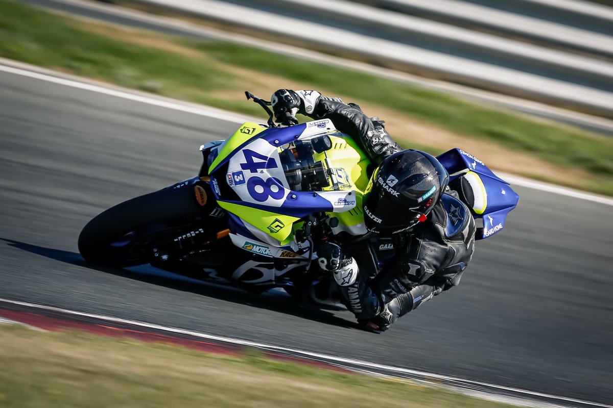 GasssRacingTeam's tweet photo. Finalizados los entrenos libres, con la mirada puesta a los cronometrados de mañana y primeras carreras del fin de semana!!🤩💪👍
🏍 Máximo Martinez, Juan Antonio Conesa, @Nil_Roig_48  y @Rodri_R47 ✊✊
@alicantemotor  @GALFER_brakes @motorexspain  @ITR_racingparts  @DanrowRacing https://t.co/KfPpfZr48K