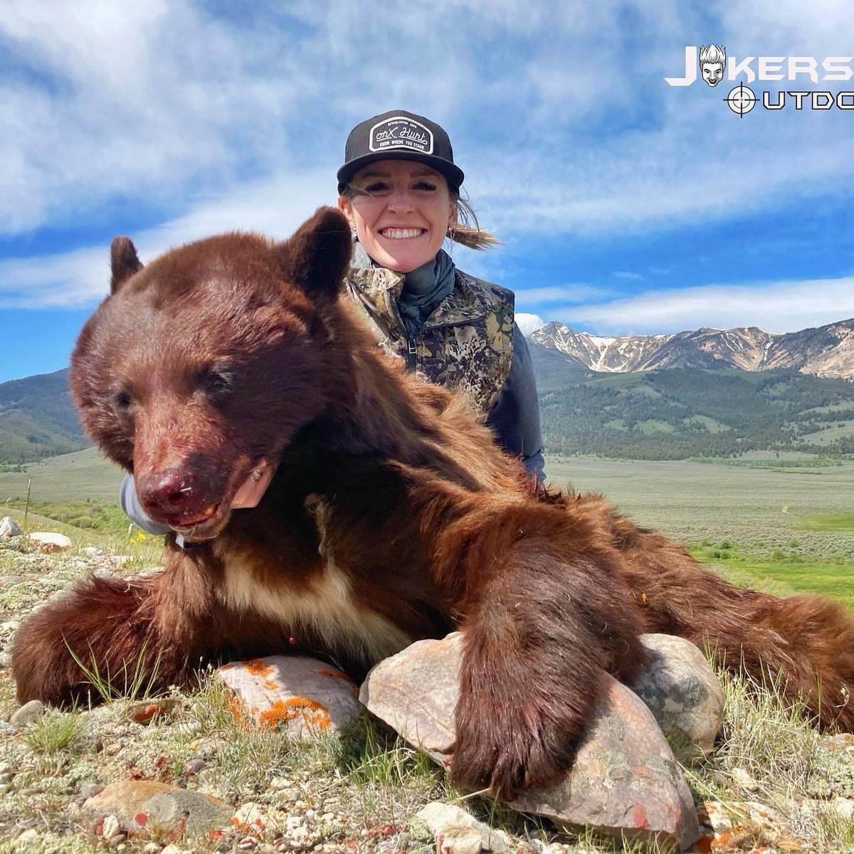 XposeTrophyHunt's tweet photo. Jamie Belknap ‘Extreme Huntress' (2019). Her favorite hunt is 'the next one.' These hunters are destroying the wildlife on this planet. Another animal paying with his life for an award  a selfie. 😒
#BanTrophyHunting
🙏🏼RT
@zbleumoon @Nenagh9 @willtravers https://t.co/Vy3JHcC0Yx