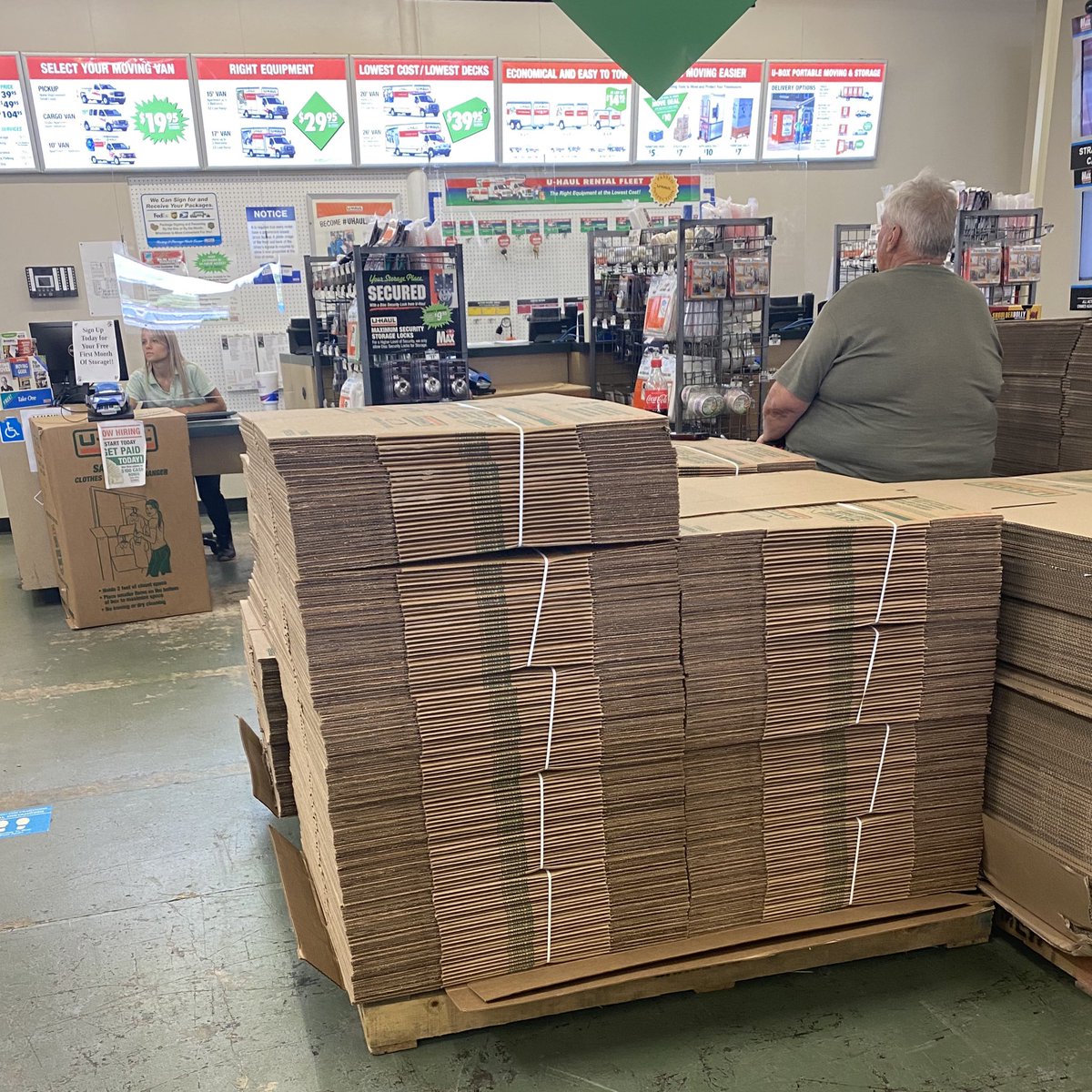 mitchellbeck's tweet photo. Uhaul in Southern Plaza, Indianapolis, Marion County. Masks are required. Yet no masks on workers and they are not enforcing masks on customers. @IndyMayorJoe @IndyOPHS #COVID19 https://t.co/l2yFJQULEN