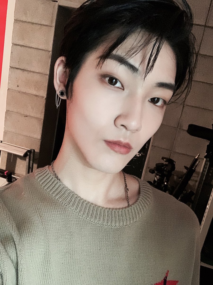 WE_THE_BOYZ's tweet photo. [케빈] 🌹 https://t.co/mUKjvTu4wD