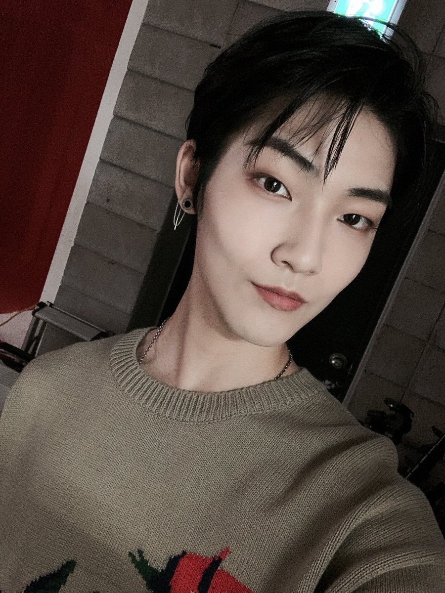 WE_THE_BOYZ's tweet photo. [케빈] 🌹 https://t.co/mUKjvTu4wD