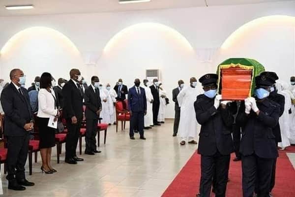 ZonePresse_'s tweet photo. 🇨🇮Levée de corps de l'ex-Premier Ministre, Seydou Elimane Diarra ce vendredi 24 juillet à Ivosep d'Abidjan-Treichville en présence du Ministre d'Etat, ministre de la défense, Hamed Bakayoko. #RTIinfo https://t.co/JIqyqzrToz