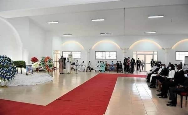 ZonePresse_'s tweet photo. 🇨🇮Levée de corps de l'ex-Premier Ministre, Seydou Elimane Diarra ce vendredi 24 juillet à Ivosep d'Abidjan-Treichville en présence du Ministre d'Etat, ministre de la défense, Hamed Bakayoko. #RTIinfo https://t.co/JIqyqzrToz
