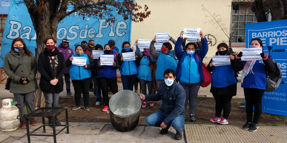 BarriosdePieNeu's tweet photo. En el marco de una jornada nacional de #OllasPopulares en todo el país, en #Neuquén nos reunimos con la delegada del ministerio de Desarrollo Social de la Nación, Lorena Barabini. https://t.co/eX3oWX01vS