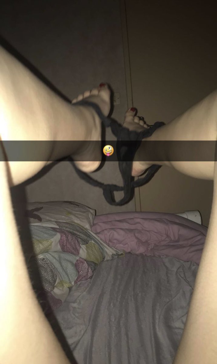 Julie3685's tweet photo. bon pour mon retour je recommence 1 RT = 1 NUDE EN DM 😆😆 https://t.co/iUHzpygYpH