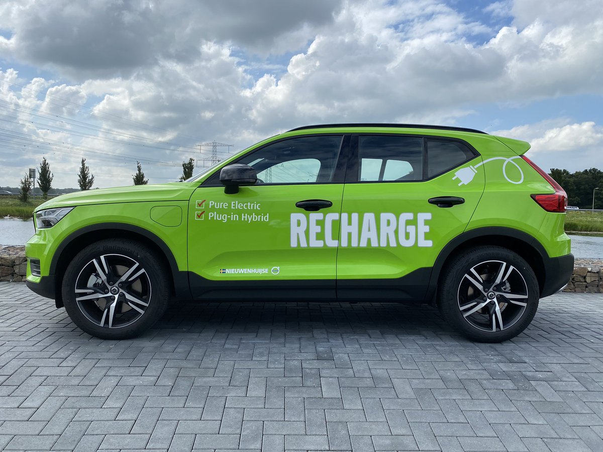 michieldhaan's tweet photo. Groen rijden met de nieuwe XC40 T5 Twin Engine en vol elektrische P8! Zakelijk en privé een hele goede en interessante keuze... Kom langs en ervaar het zelf! #Volvo #XC40 #duurzaamrijden #greenmachine #nieuwenhuijsevolvo https://t.co/MUNZzT2q3R