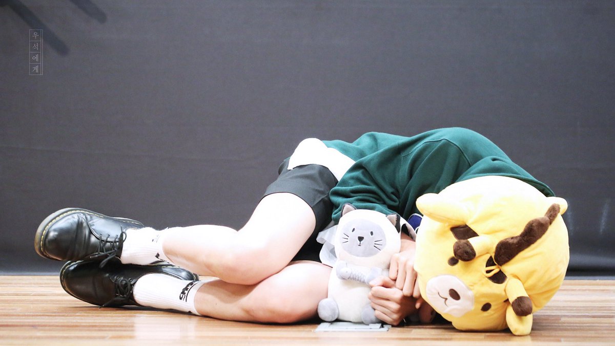jaodaowmeow's tweet photo. ใครสูง191ไม่มี๊ มีแต่เด็กชายอุจ๊อกตะเร้กตะน้อย ตัวแค่เนี้ยเล็กแค่เนี้ย5555 #WOOSEOK 
#PENTAGON @CUBE_PTG https://t.co/joZvEJgGbs