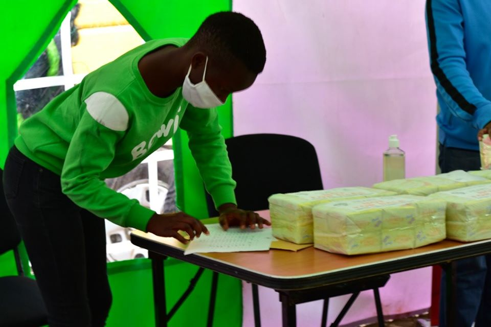 CREAWKenya's tweet photo. Today in Kamkunji and Kibra, we issued out a year supply of menstrual hygiene products to 170 women and girls to enable them manage their menstruation safely, hygienically, and with confidence and dignity. #WithHer https://t.co/Licx7yo9GE
