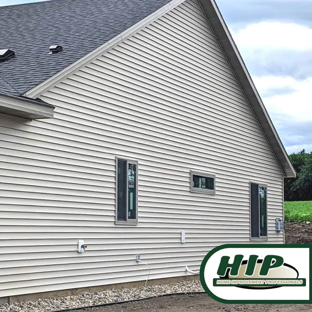 HIPforHomes's tweet photo. The new owners of this home in Byron are going to love that this Exterior Portfolio siding is nearly maintenance free - we bet you would love it to! 

#newsiding #newconstruction #southernmn #localcontractor https://t.co/74tatM0yDg