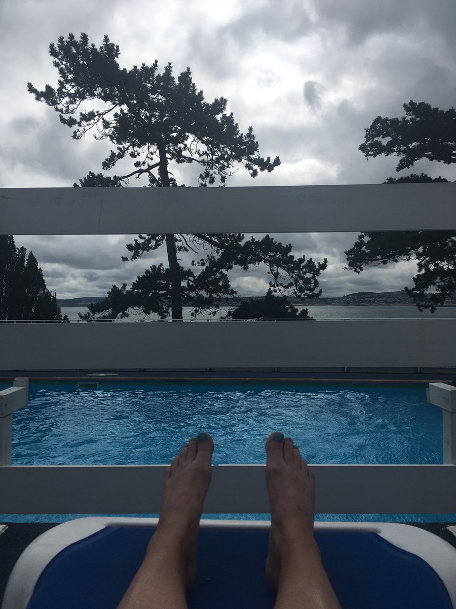loopihoopi's tweet photo. Checking out the pool 🏊‍♀️ https://t.co/eQELY8safN