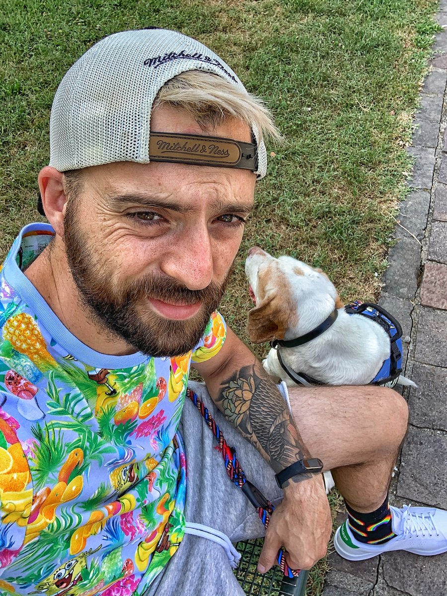 Venerdì 🧢 ☀️ 🐶 
#weekendmood 
#fridayvibes 
#park
#mydog
#zick
#memyselfandi
#instaweekend