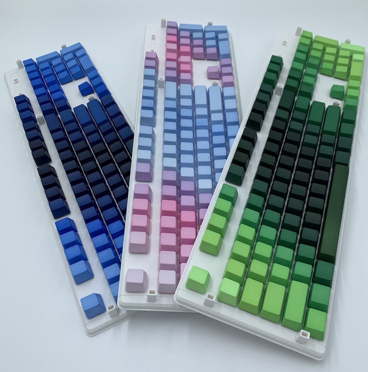 AlpheriorKeys's tweet photo. ◤◢◤◢◤◢◤◢◤◢◤◢
   🚨#Giveaway!🚨
◤◢◤◢◤◢◤◢◤◢◤◢

Hey Everyone! We're Giving away this Sweet Emerald Gradient Keycap Set!!

-Retweet &amp; Like
-Follow us &amp; @BrainbeanGaming 
-Comment When Done <33

Winner Chosen in 48 Hours🎉 
Good Luck🥳

https://t.co/Dx5XO3Snkr https://t.co/fnMtaixD7E