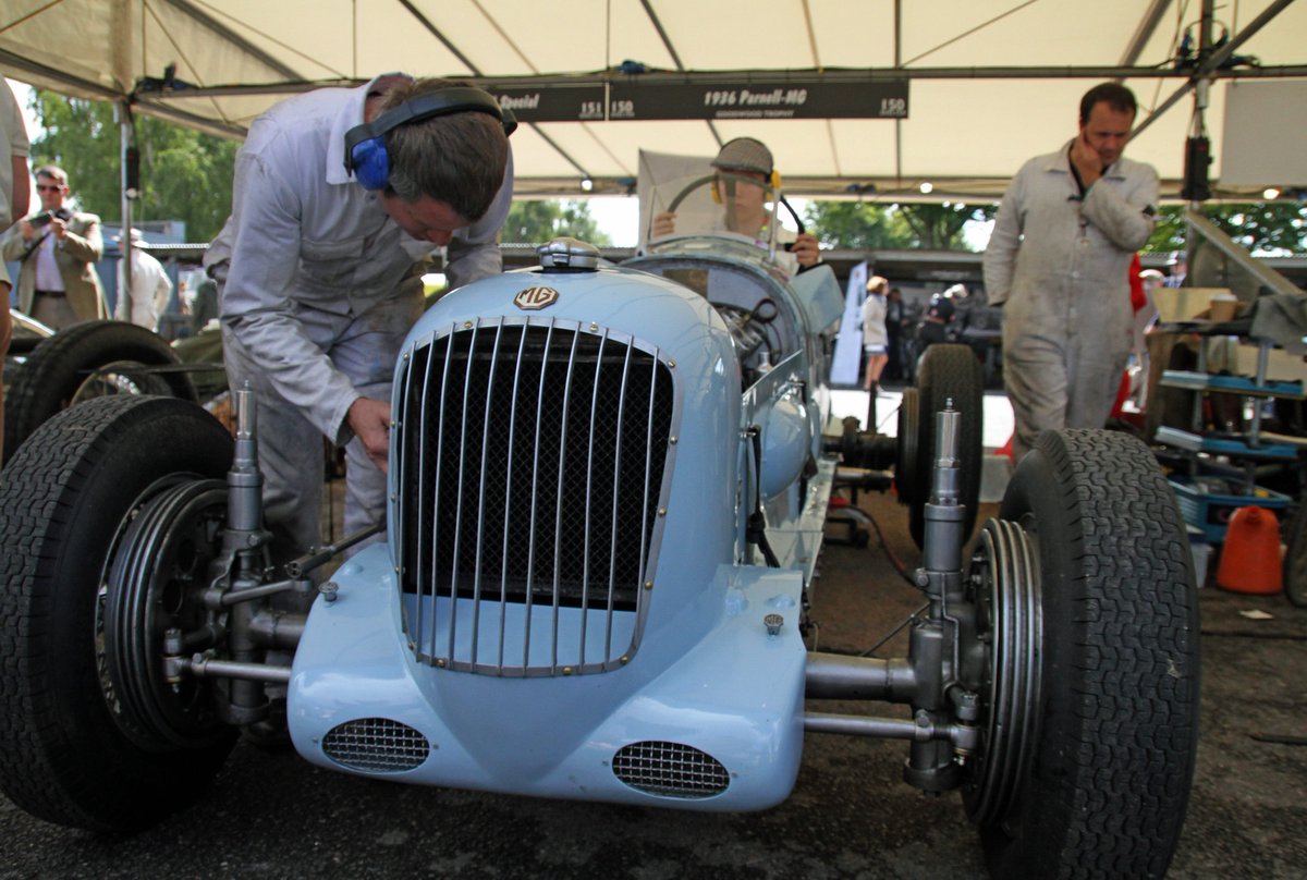 TheMGOwnersClub's tweet photo. Working on your MG? Our technical advice team is there to help you, not to forget the great resources available in our online archive! Exclusive to members, it’s another great benefit to having MG Owners’ Club membership. Visit https://t.co/HWzW7KdnTk or call 01954 234003 #mghelp https://t.co/0qzaQOy3m0