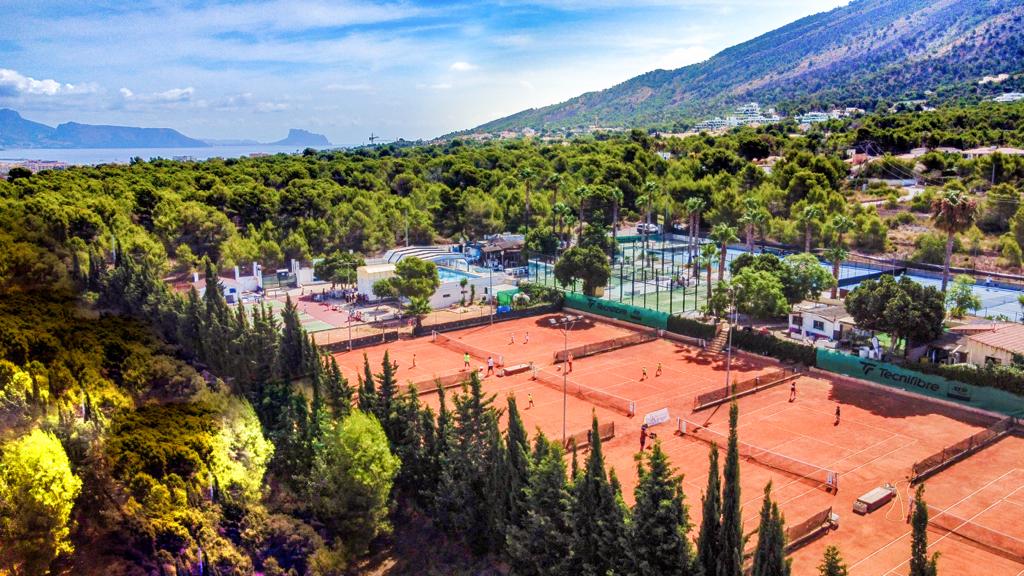 LisandroSocial's tweet photo. Nuevos proyectos, nuevos retos, nuevos sueños, nuevas aventuras, nuevas oportunidades, nuevas conexiones... en @IQLsports  (#Benidorm) #BorntoGrow #CostaBlanca #tennis #Alicante #Alifornia https://t.co/RbtK4pEGIv