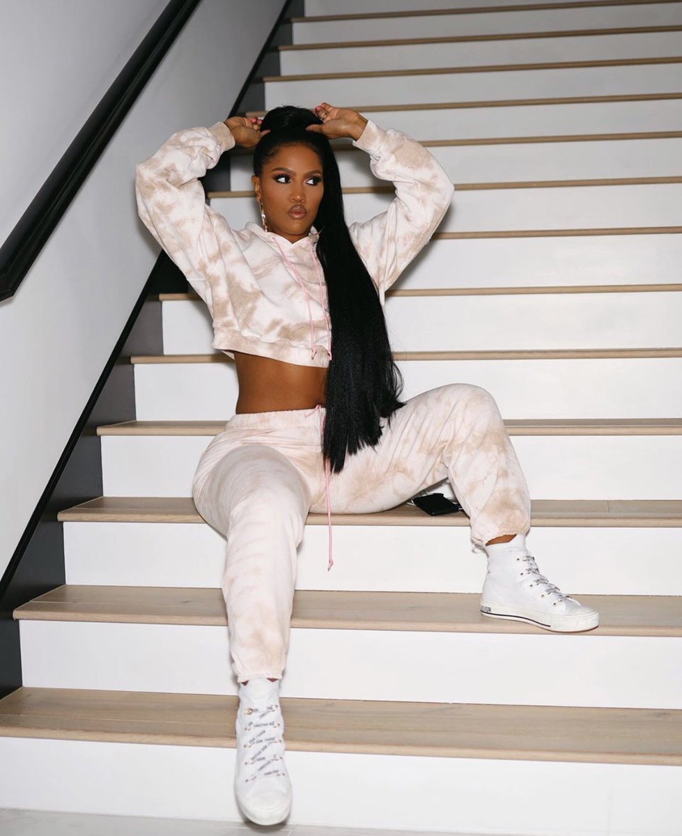 StyleemixC's tweet photo. SM weekly round up: we are rounding up some our favorite looks that served major athleisure x chić realness !!!

Which of these looks would you rock??

Follow us for more fashion updates and styling tips😁

#styleemix #fashion #style #styleblogger https://t.co/c4sgSsbcTa