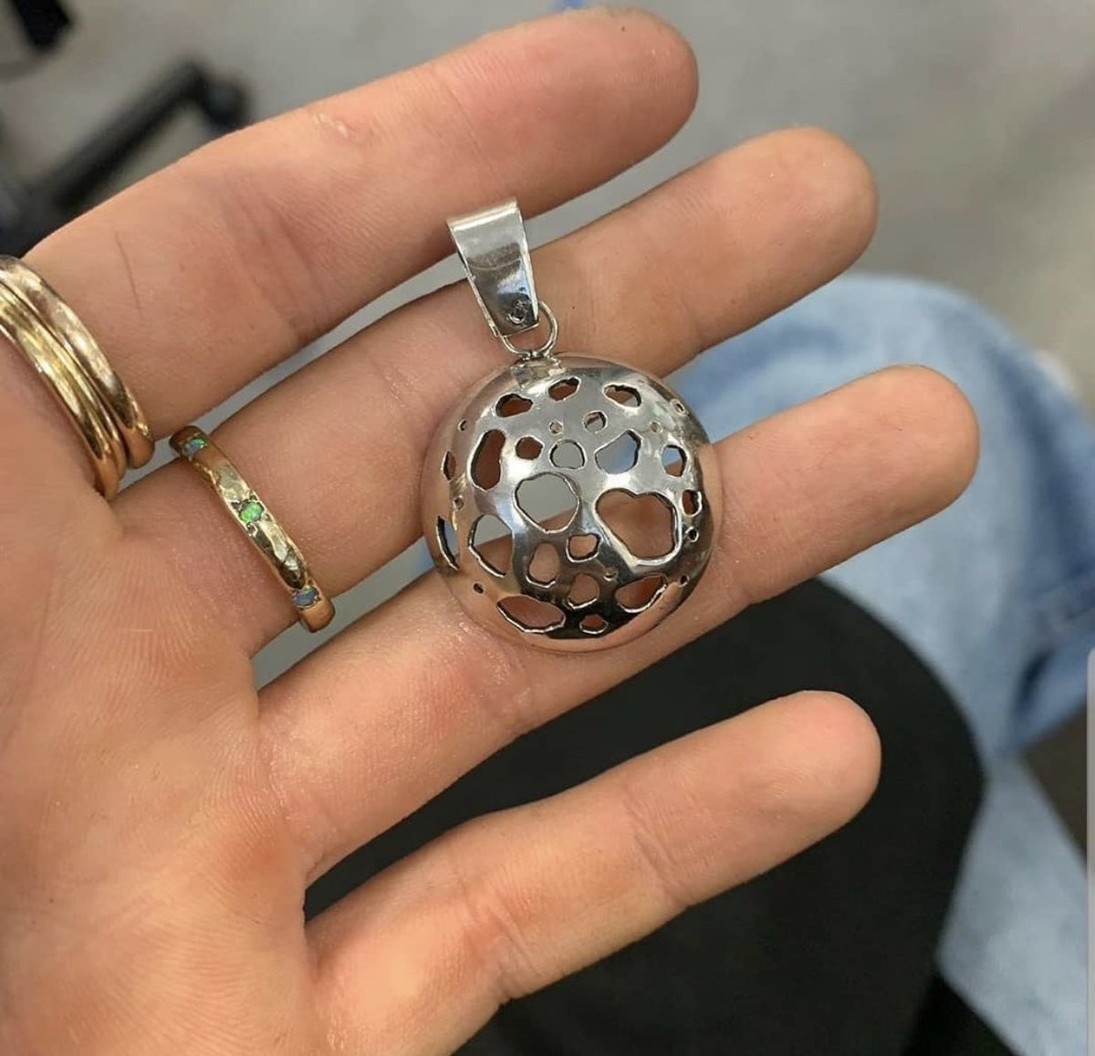 BAJ_UK's tweet photo. 🧑🏭 BAJ STUDENTS: Another finished domed pendant from student Tabitha in class KB04. A great design and finish to the piece!
#BAJstudents #jewellerydesigner #jewellery #BAJbirmingham https://t.co/PSIIAqXoR7
