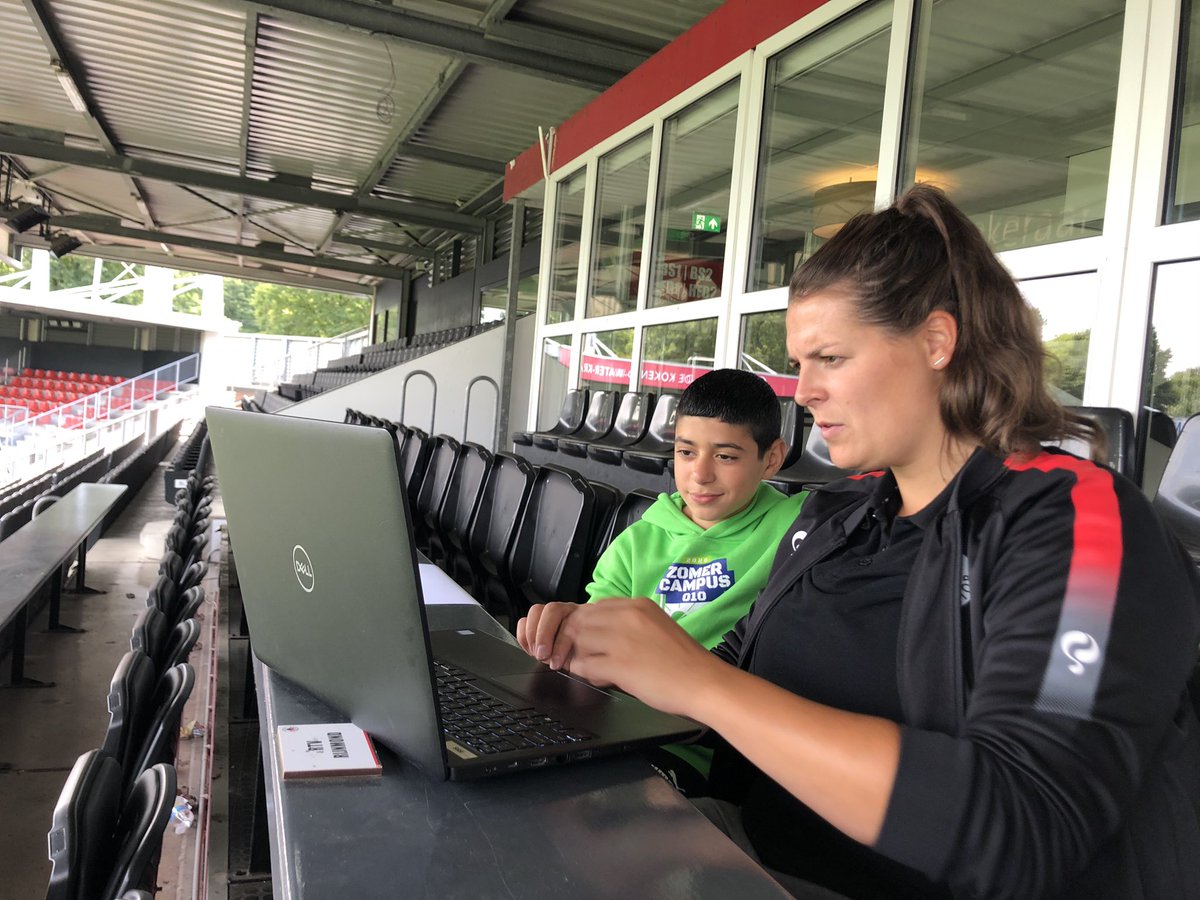 Tijdens @zomercampus010 mocht Mohamed vandaag een interview doen met Ahmad Mendes Moreira van <a href="/excelsiorrdam/">Excelsior Rotterdam</a> Juf Iris van @Excelsior4All hielp hem bij de verwerking van het interview tot een artikel! #zomercampus010