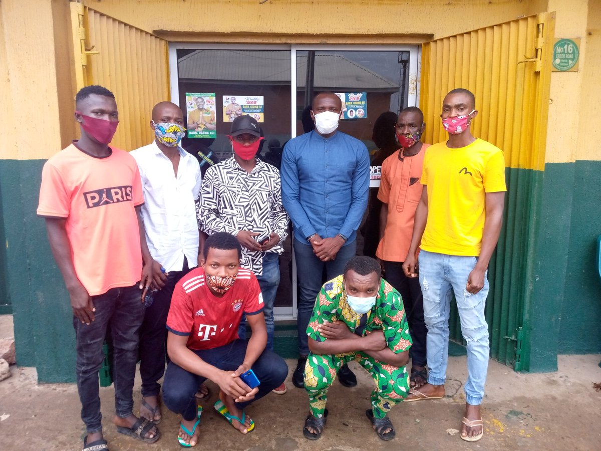 Champele's tweet photo. I took some of my community people to see the member representing our constituency(Onitsha South 1). 

We presented our petition to him. Also inquire to know how he represents us. We got a promising response, although politicians can lie

#NaijaPatriotReport 
#ConcernCitizens https://t.co/3xdRmfzfhv