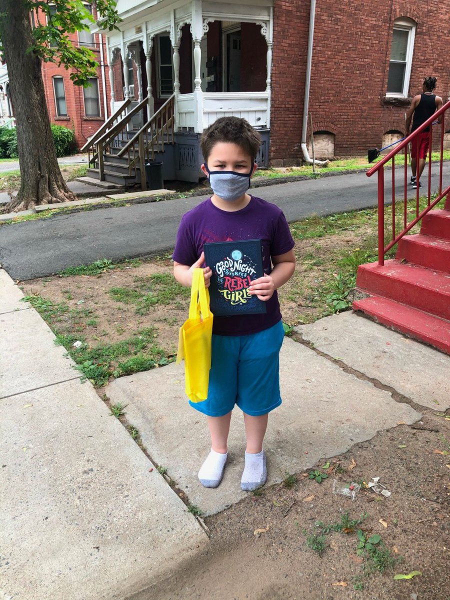 hps_PK12Lit's tweet photo. Let’s celebrate Jovani from @ELAMSHPS Another wonderful week 2 winner of the Superintendent’s Reading Challenge! Thanks to @ReadtoaChild for the great books! @HartfordSuper @Hartford_Public https://t.co/CTBtCp4H2y