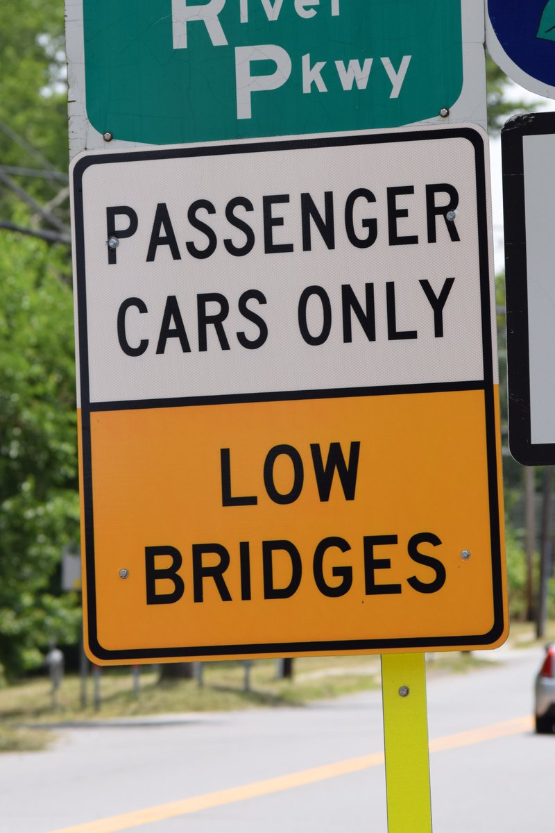 NYSDOT's tweet photo. You can find low bridges across New York that do not accommodate tall vehicles, such as tractor trailers, box trucks, buses & RVs.
#Parkways in particular were designed specifically for passenger cars.
Pay attention to signs & pavement markings warning of a low bridge ahead. https://t.co/n7BNcYvtBl