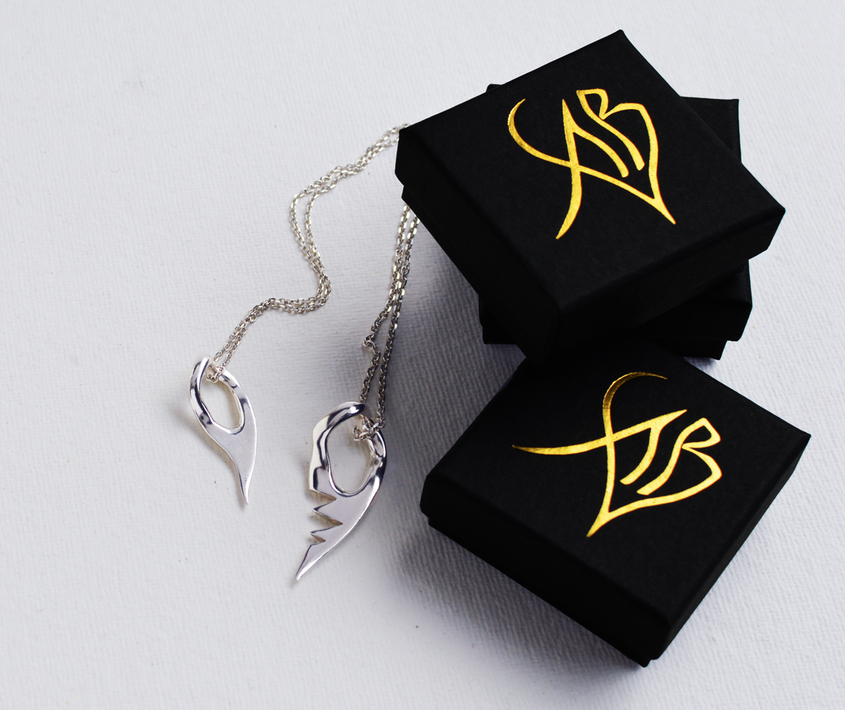 Blade pendants by Annika Burman in motion. #jewellery #jewelery #pendants #silver #blade #collection #FridayFeeling #fridaymood #handmade #design #London #Southbank youtu.be/iGaEwaMpf1M via <a href="/YouTube/">YouTube</a>