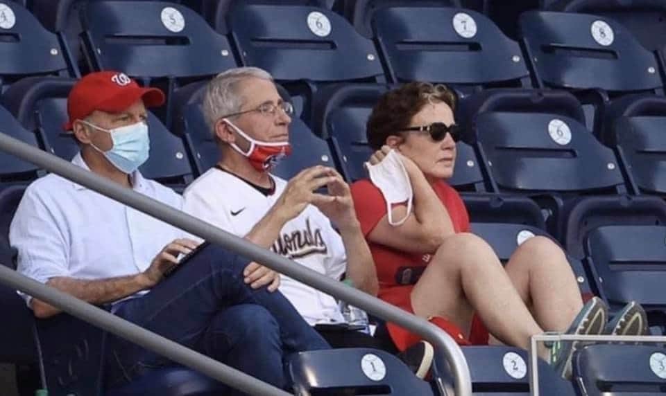 4CatRanch's tweet image. Hypocrisy is Realz... thousands of empty seats... sit 3 in a row, 1 mask then no masks... #Fauci is a fraud #CoronaCon #Plandemic