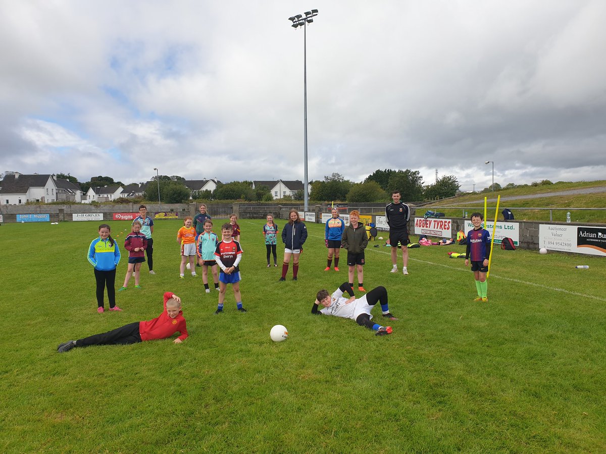 KieranKilkenny2's tweet photo. Week 1 done and dusted @ballinrobegaa cul camp. Thanks to diarmuid for calling and answering questions, and giving advice on skills to all the kids. 
Well done to all the parents for adhering to all the guidelines and special well done to all the coaches. https://t.co/QAqWW7MBP8