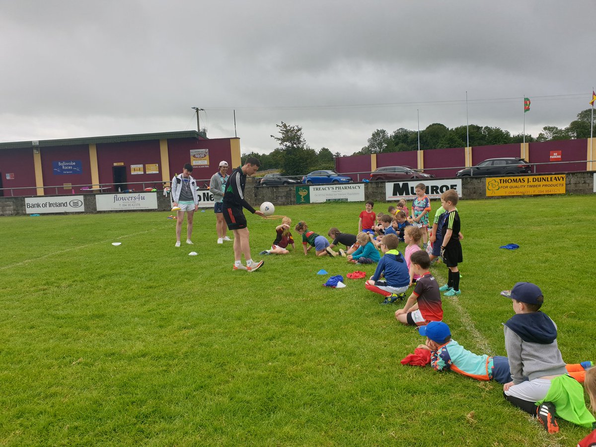 KieranKilkenny2's tweet photo. Week 1 done and dusted @ballinrobegaa cul camp. Thanks to diarmuid for calling and answering questions, and giving advice on skills to all the kids. 
Well done to all the parents for adhering to all the guidelines and special well done to all the coaches. https://t.co/QAqWW7MBP8