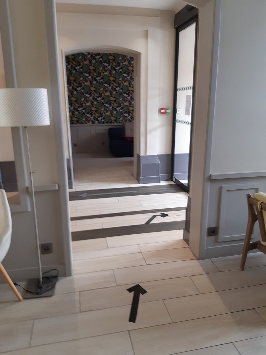 BerneOpera's tweet photo. Prepared for your arrivals 😎😷🛎💪 #marquage #tracing #follow #protection #plexiglass #secure #guest #ready https://t.co/XNSuarQpJW