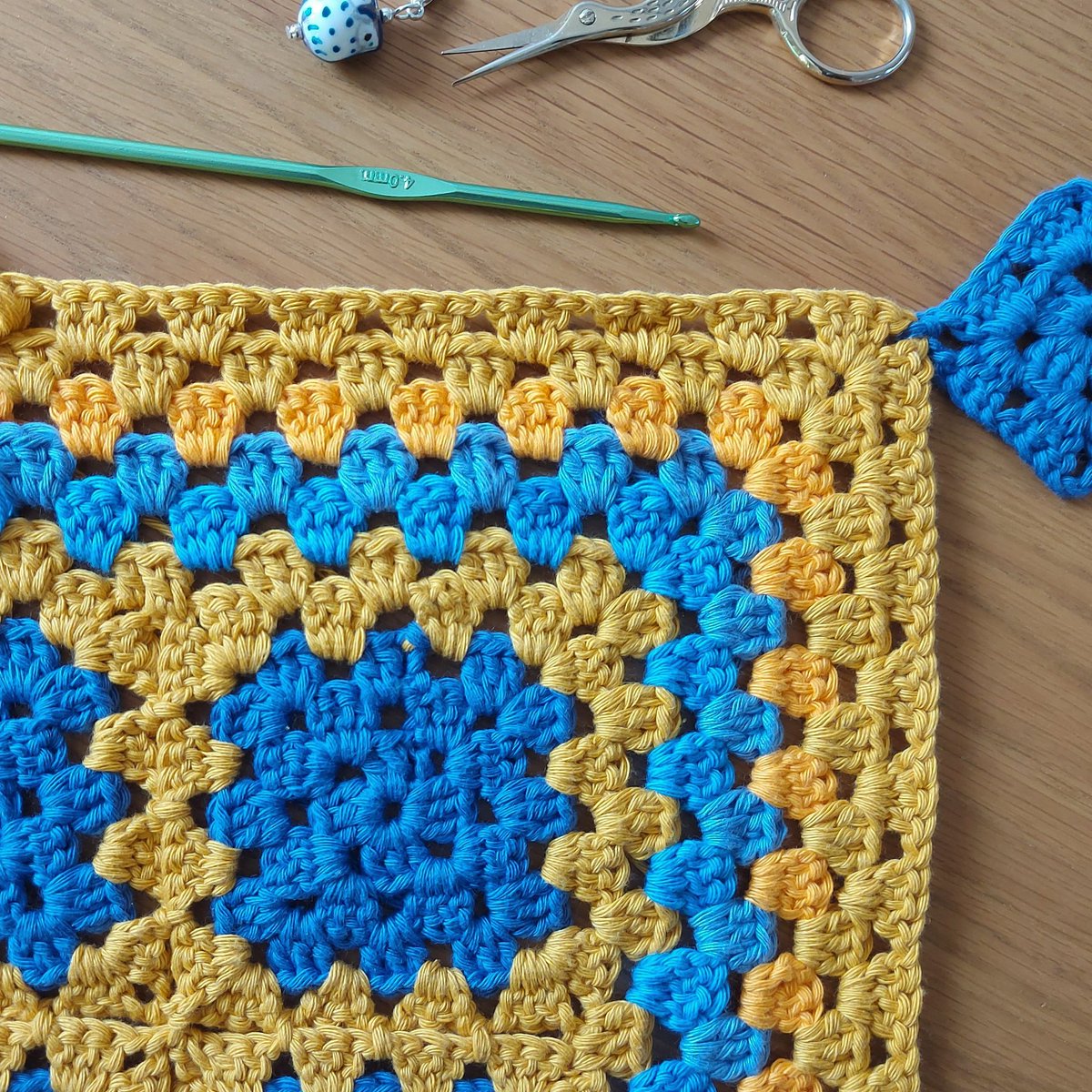 Yarn2Sew's tweet photo. Decided to make another blanket, this one will be a mini one 🙂 Having fun playing around with blues and yellows 💙💛
It's really nice and soft, bit heavier then my usual yarn, but equally warm ☺
#crochet #handmadehour #handmade https://t.co/5RQk5W2WML