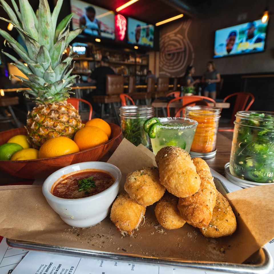 theshackslice's tweet photo. Half off garlic knots?? Yes, please!! π€©
Stop by from 3-7 to get half off Beer Cheese, Garlic Knots, Shishito Peppers, and Buffalo Sprouts for Happy Hour!
.
.
.
#shackslice #pizza #elpaso #elpasoeats #happyhour #foodiesofelpaso #elpaso411 #eatlocalep https://t.co/zPklO9jbgb