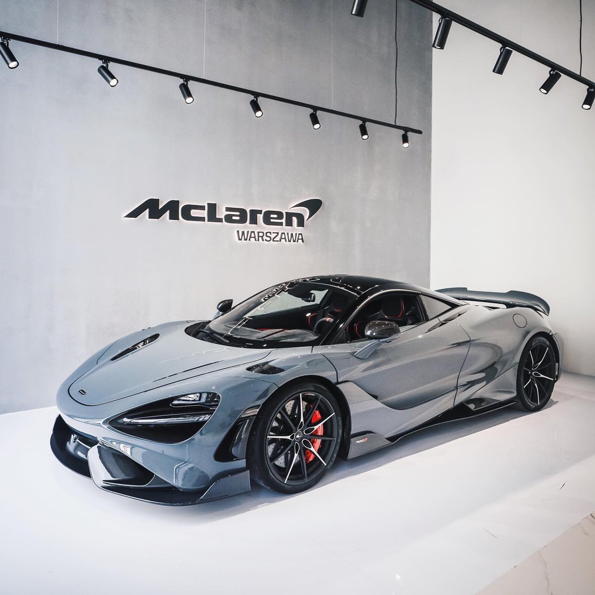 carpxrnpicx's tweet photo. 765LT || ig: @/sportstandard https://t.co/taiEZK9fyU